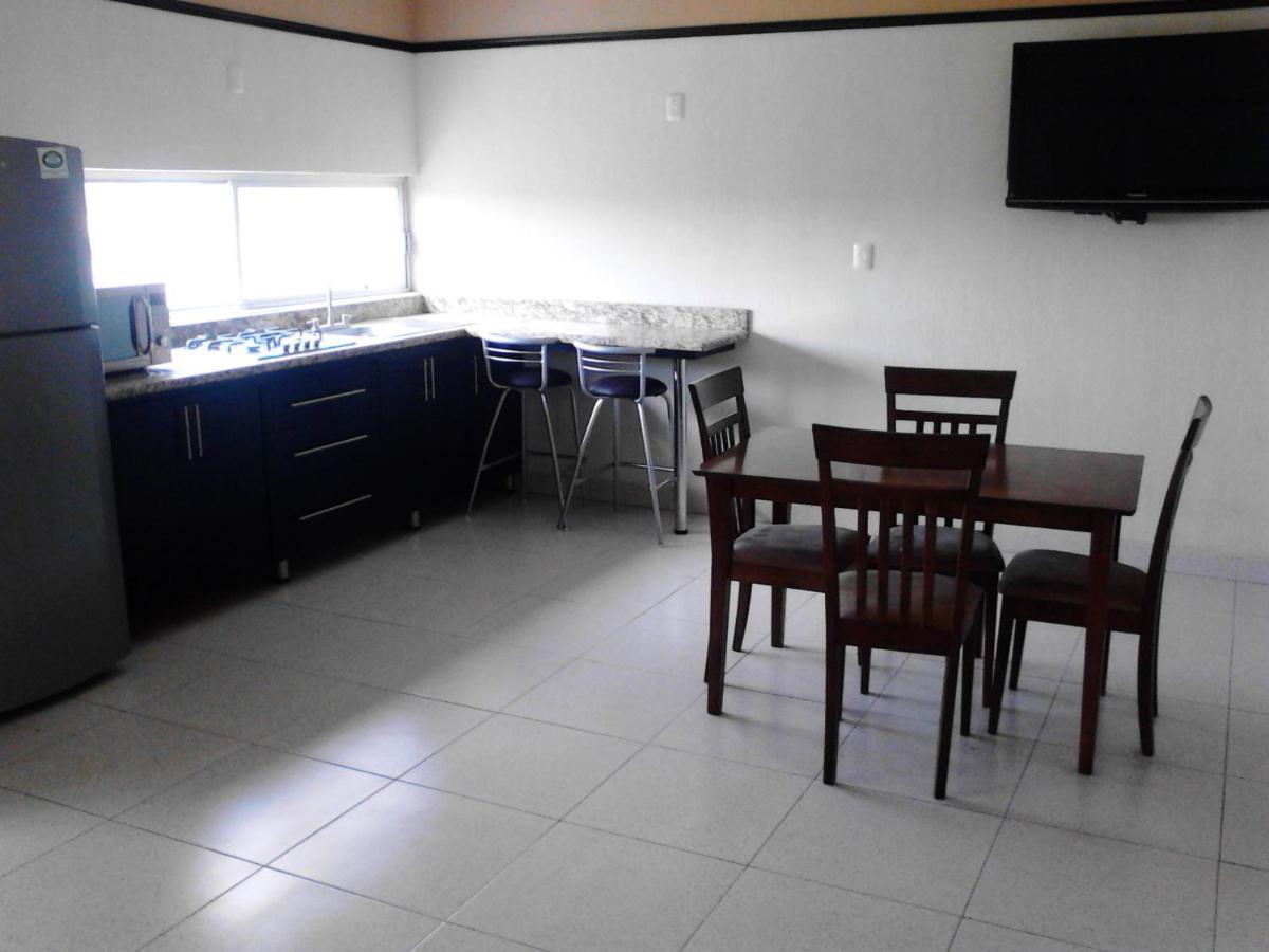 Jalyd Inn Irapuato Luaran gambar