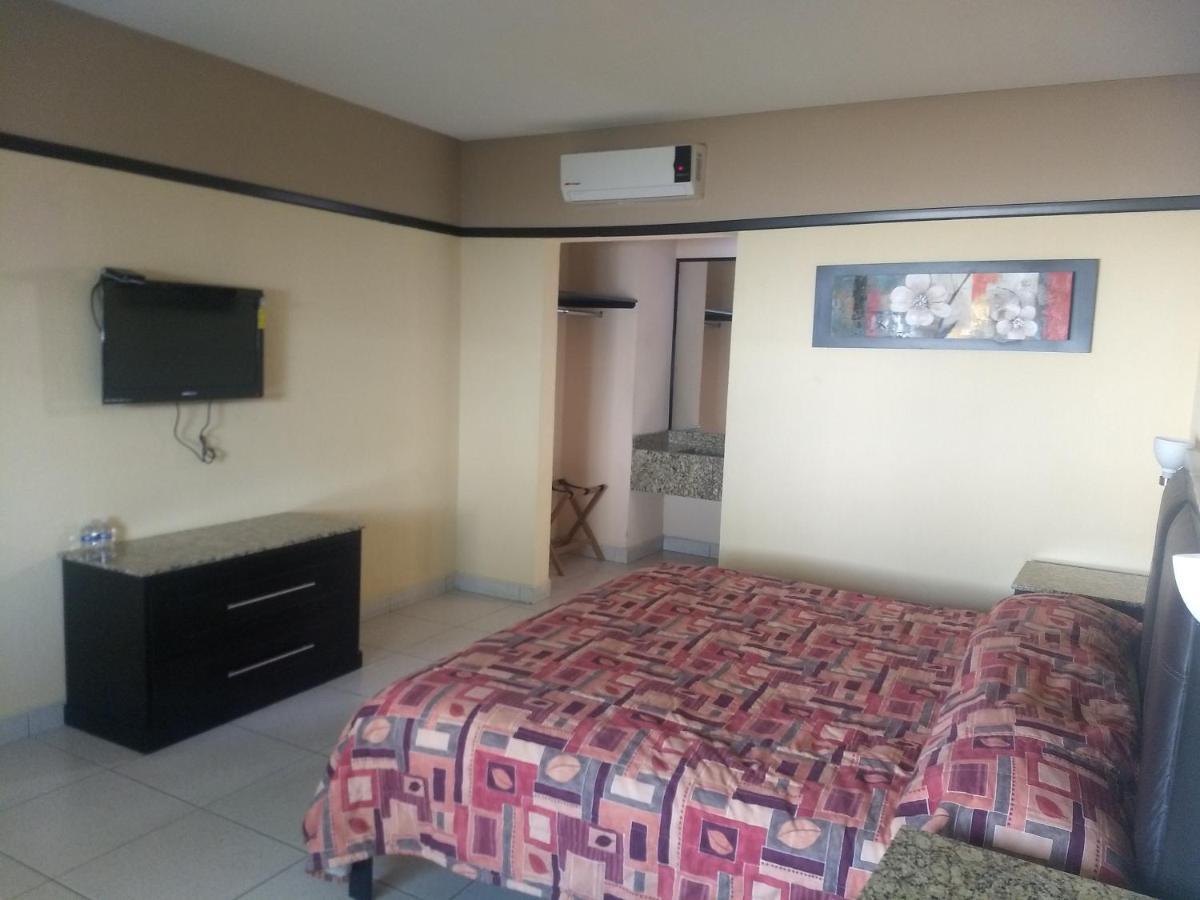 Jalyd Inn Irapuato Luaran gambar