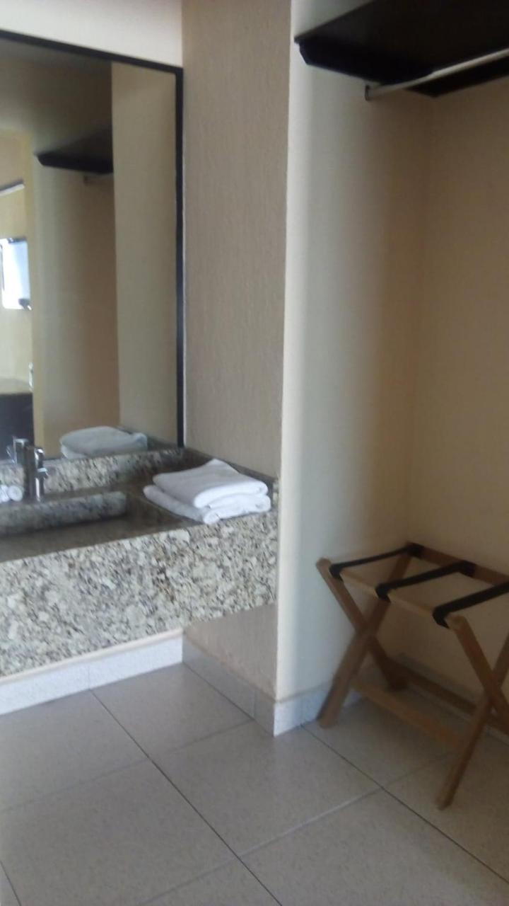 Jalyd Inn Irapuato Luaran gambar