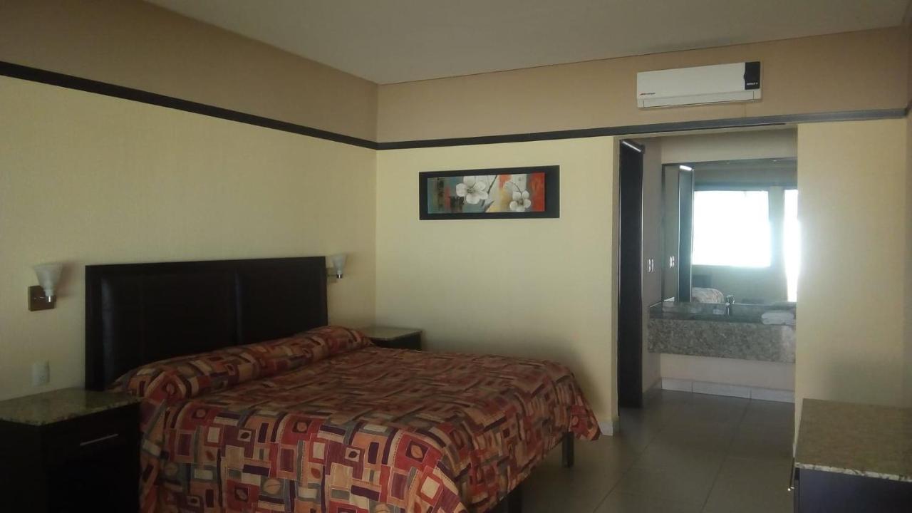 Jalyd Inn Irapuato Luaran gambar