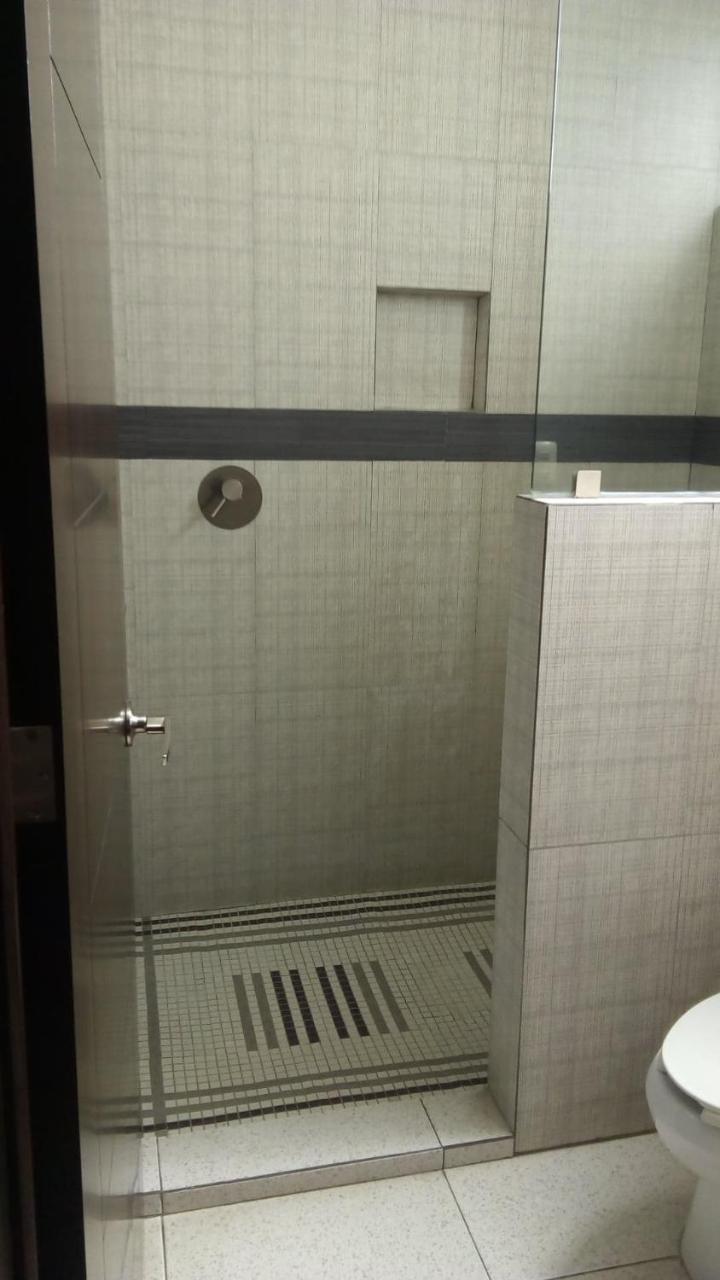 Jalyd Inn Irapuato Luaran gambar